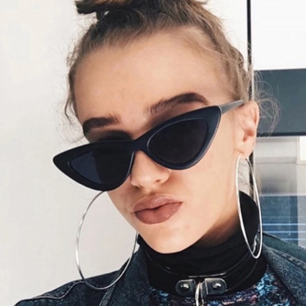 Cat-eye trendy black sunglasses
